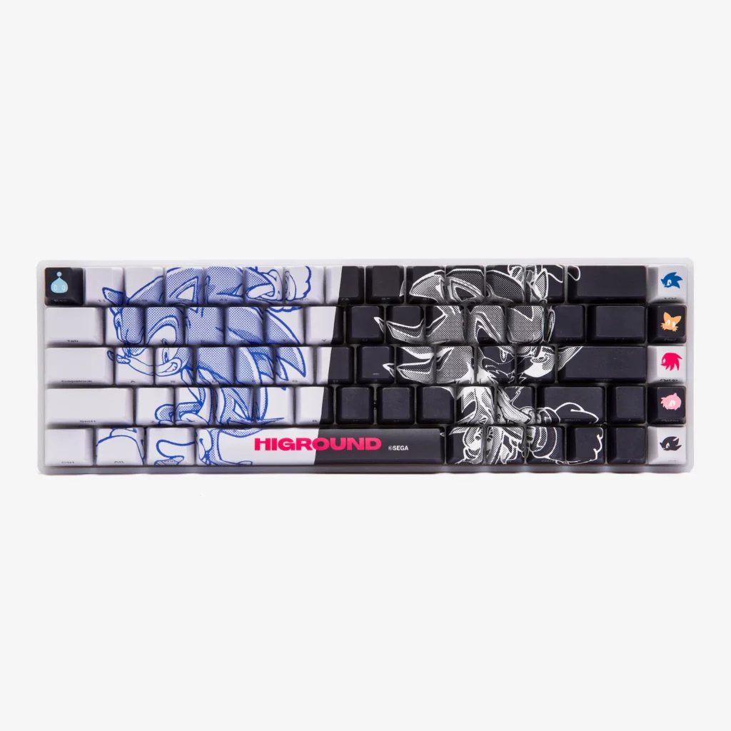 Black and white keyboard featuring Sonic on the left and Shadow on the right.